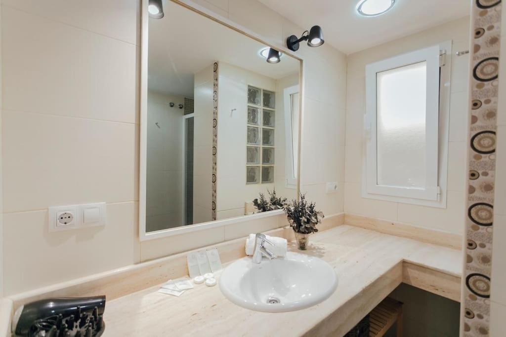 O&L Murillo Bright Apartment - Terrace & Parking إشبيلية المظهر الخارجي الصورة